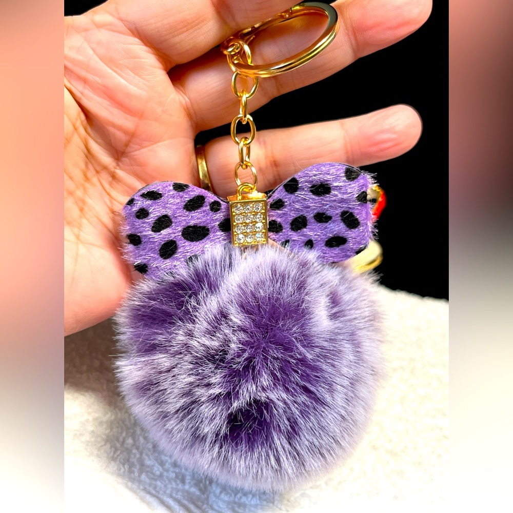 🖤furry purse bling key chain with Dalmatian like spots and gold accent